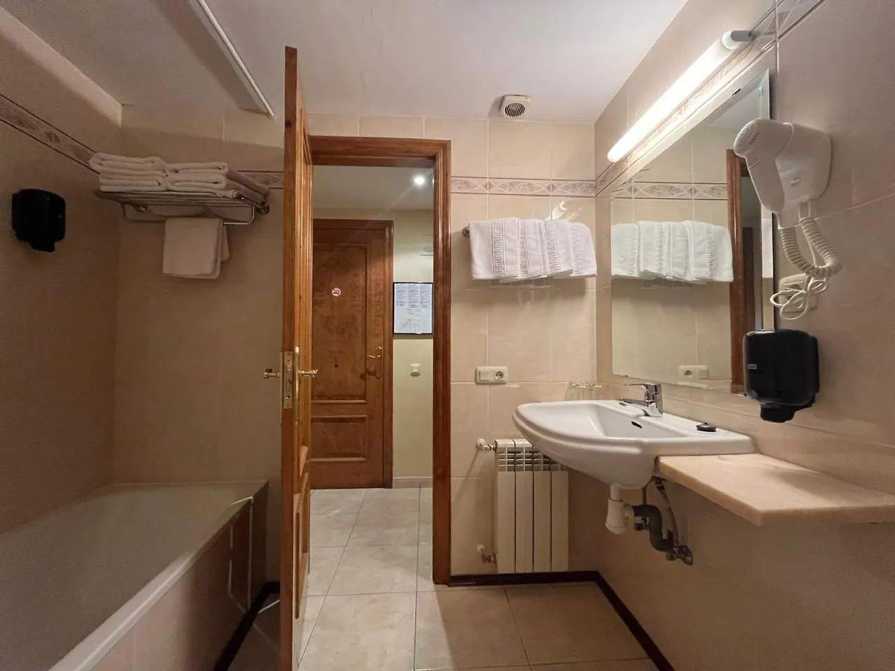 Hotel Juan Canejan Les